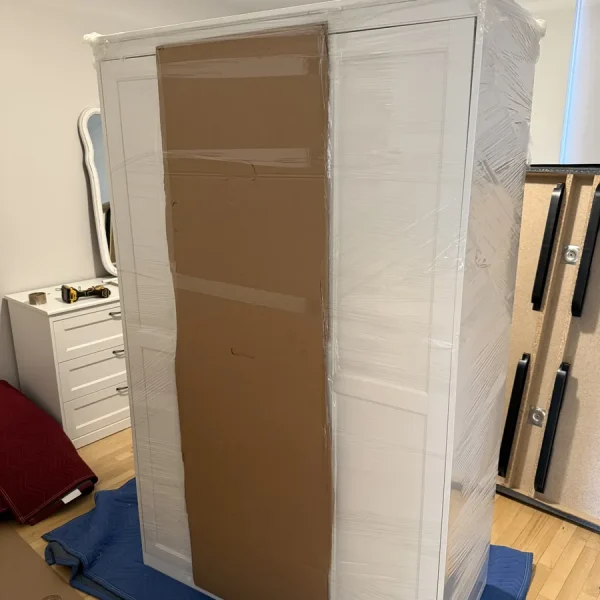 Panneau de mobilier protégé avec du carton